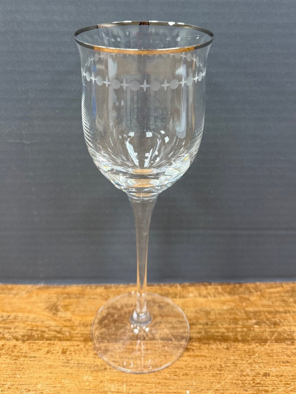 Lenox Long Stem Crystal Wine Glass. KT225